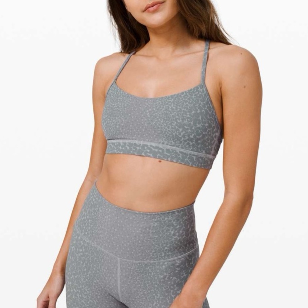 Lululemon Flow Y Bra Nulu *light support